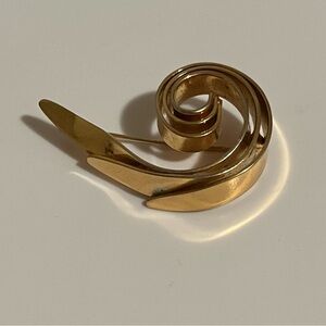Gold Spiral Brooch Women’s Jewelry